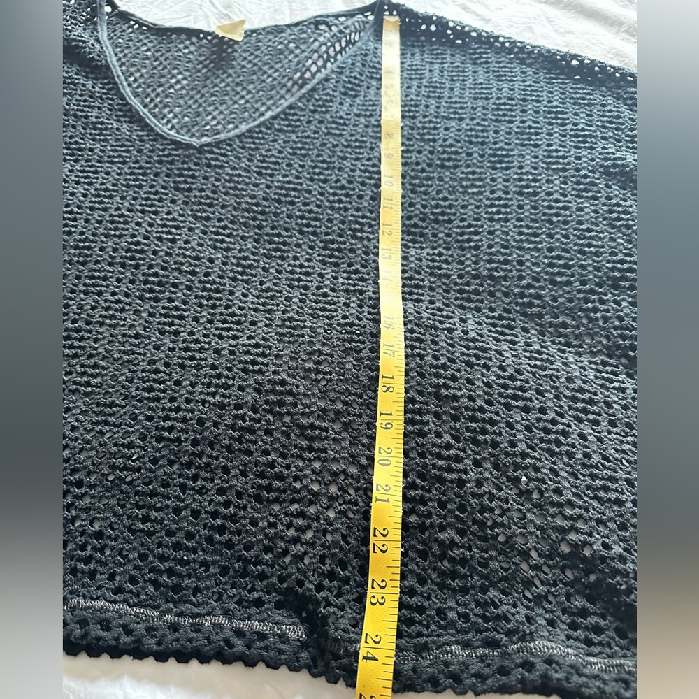 We The Free black V-Neck top, size large - Picture 8 of 10